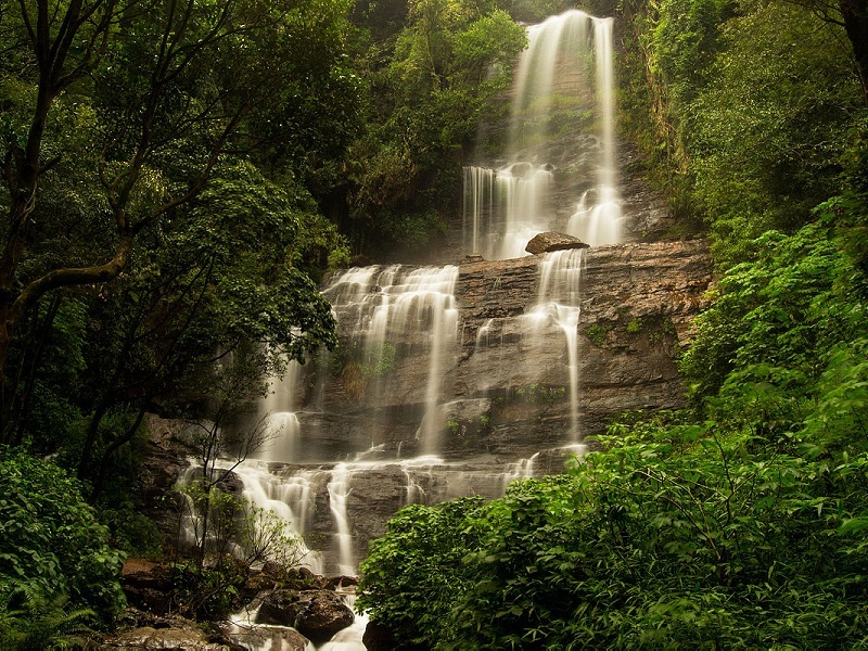  a hill station famous for its coffee estates and scenic treks. The misty mornings, lush valleys, and waterfalls such as Hebbe Falls and Kalhatti Falls provide a rejuvenating monsoon experience.